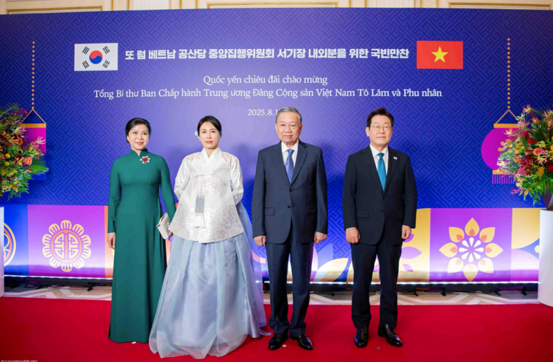 Tổng Bí thư Tô Lâm và Phu nhân cùng Tổng thống Hàn Quốc Lee Jae Myung và Phu nhân tại chiêu đãi cấp Nhà nước. Ảnh: Nguyễn Hồng