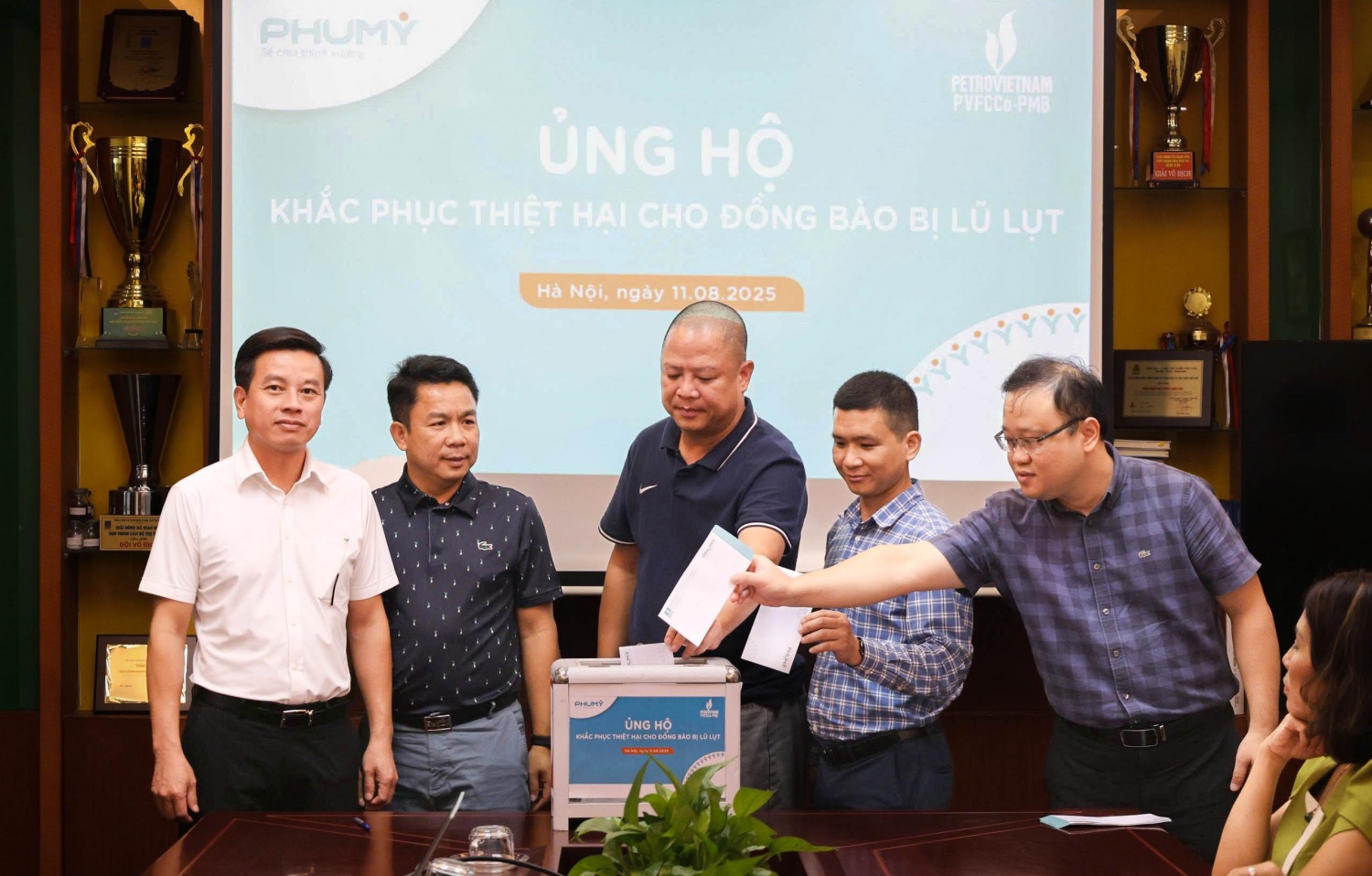 PVFCCo – Phú Mỹ quyên góp ủng hộ đồng bào các địa phương bị thiệt hại do bão lũ