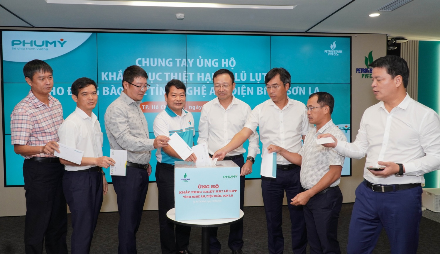 PVFCCo – Phú Mỹ quyên góp ủng hộ đồng bào các địa phương bị thiệt hại do bão lũ