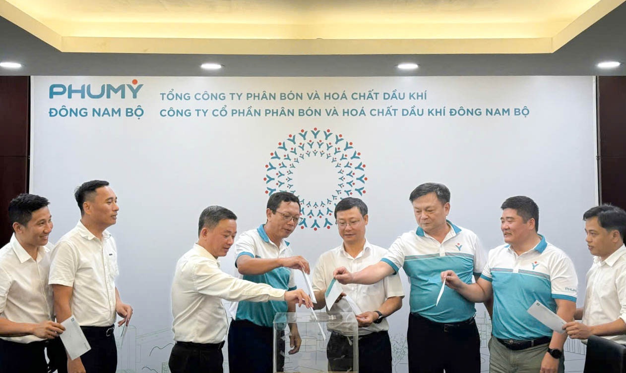 PVFCCo – Phú Mỹ quyên góp ủng hộ đồng bào các địa phương bị thiệt hại do bão lũ