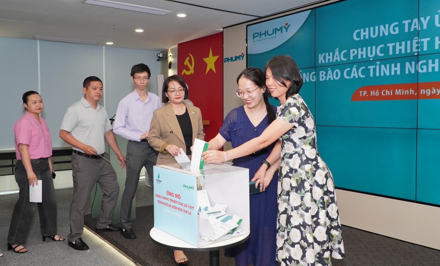 PVFCCo – Phú Mỹ quyên góp ủng hộ đồng bào các địa phương bị thiệt hại do bão lũ