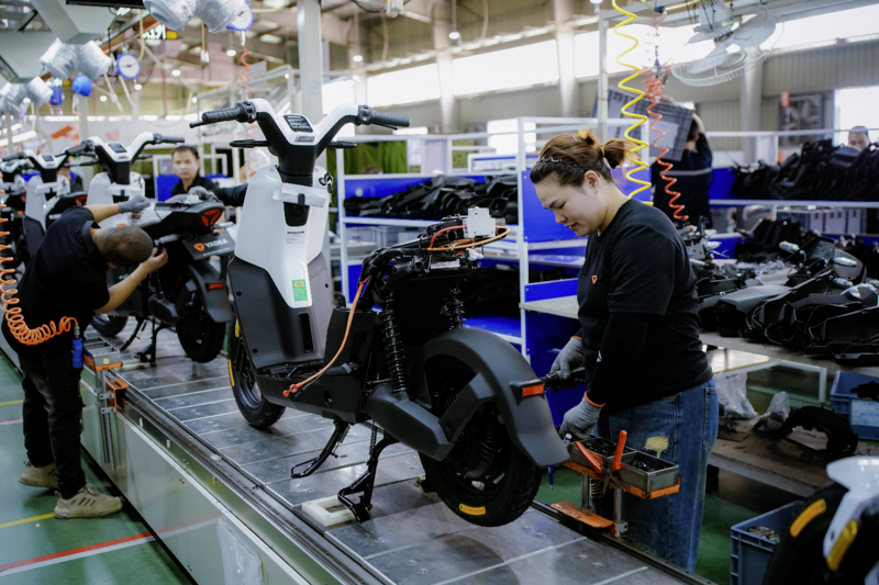 Hoàn thiện các công đoạn lắp ráp tại xưởng sản xuất