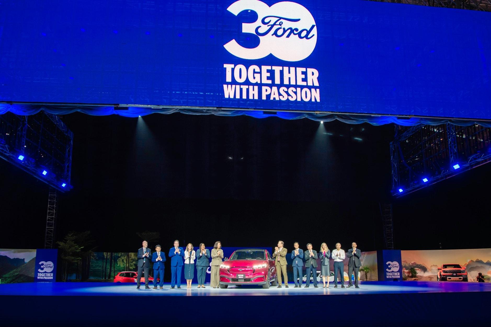 Ford Việt Nam đánh dấu chặng đường 30 năm thành lập và phát triển cùng sự kiện ra mắt đồng thời hai mẫu xe Territory phiên bản nâng cấp và mẫu thuần điện Mustang Mach-E.