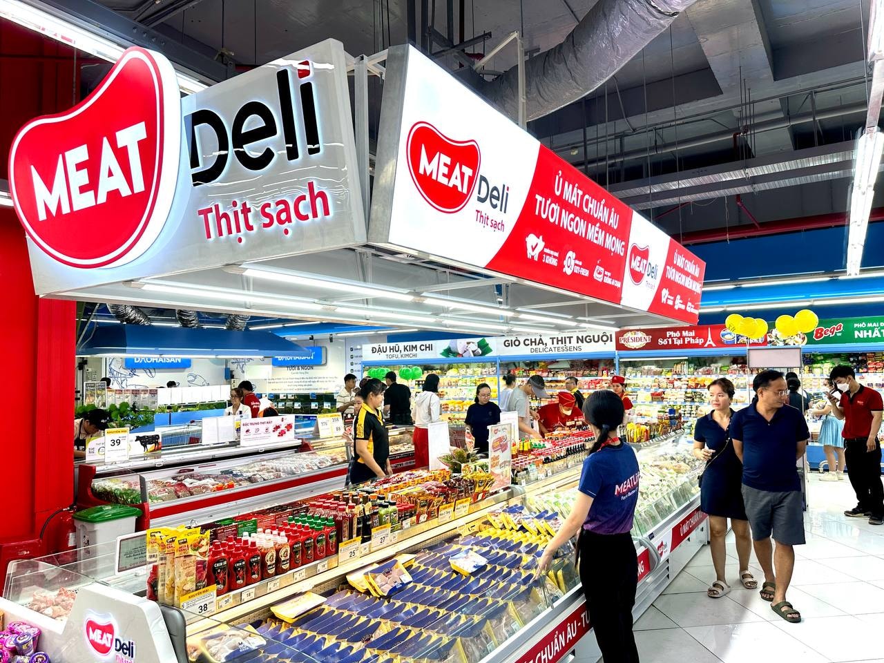 Khách hàng dễ dàng tìm thấy các sản phẩm thịt sạch, tươi ngon tại siêu thị WinMart