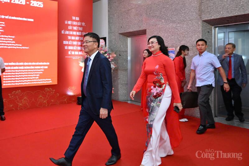 Phó Thủ tướng Lê Thành Long tham dự Đại hội thi đua yêu nước ngành Công Thương lần thứ IV.