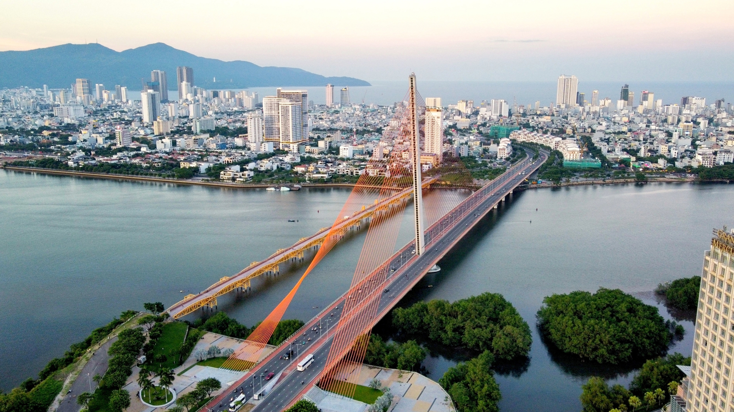 Tại thành phố Đà Nẵng, dự án sẽ khơi thông dòng chảy sông và xây dựng kênh thoát lũ. Ảnh minh hoạ