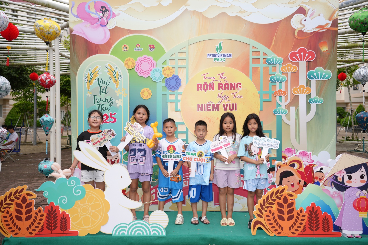 Công đoàn và Đoàn Thanh niên PVCFC tổ chức Tết Trung thu 2025 rộn ràng, ngập tràn niềm vui cho con em CBCNV Công đoàn và Đoàn Thanh niên PVCFC tổ chức Tết Trung thu 2025 rộn ràng, ngập tràn niềm vui cho con em CBCNV