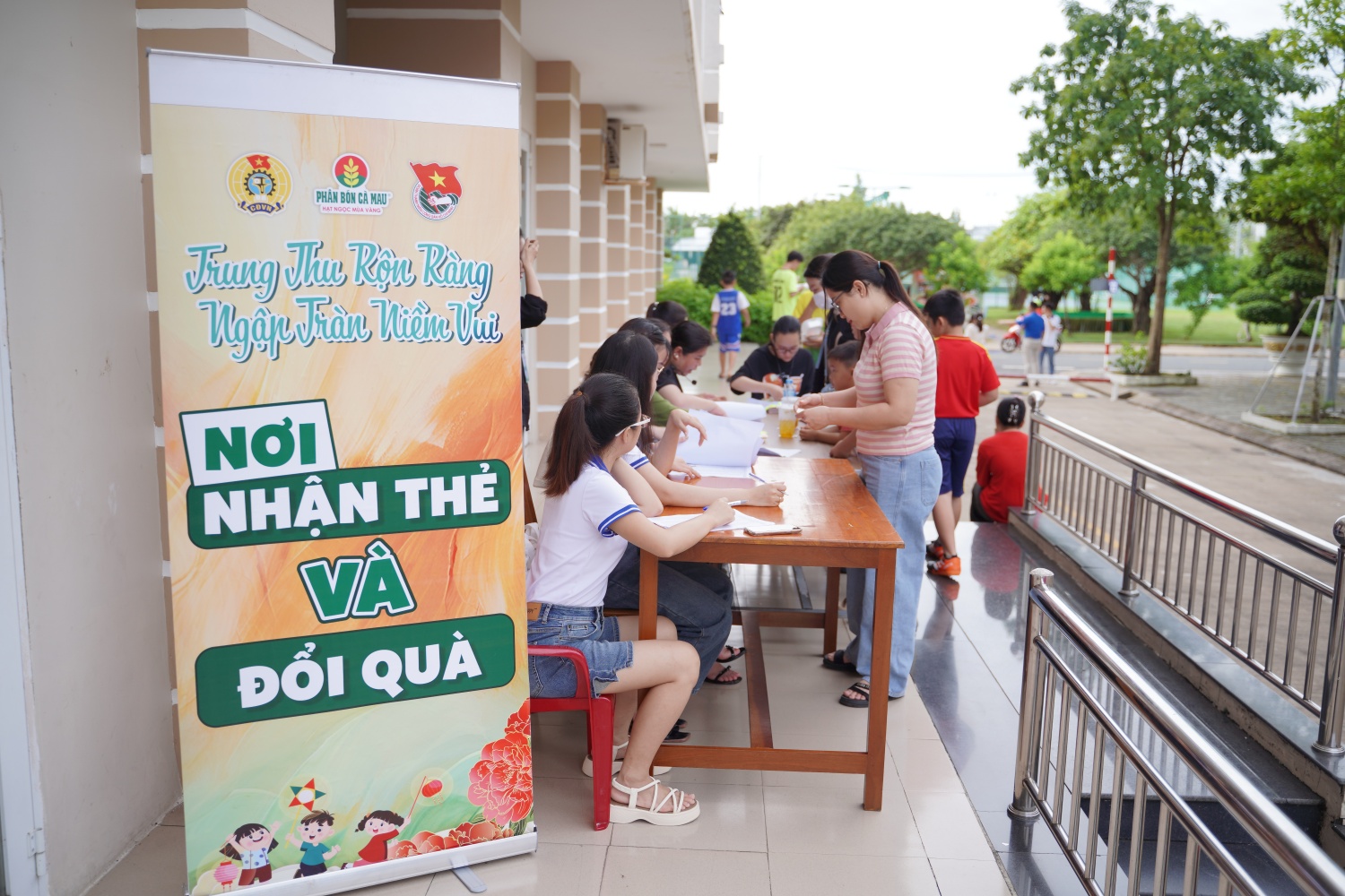 Công đoàn và Đoàn Thanh niên PVCFC tổ chức Tết Trung thu 2025 rộn ràng, ngập tràn niềm vui cho con em CBCNV Công đoàn và Đoàn Thanh niên PVCFC tổ chức Tết Trung thu 2025 rộn ràng, ngập tràn niềm vui cho con em CBCNV