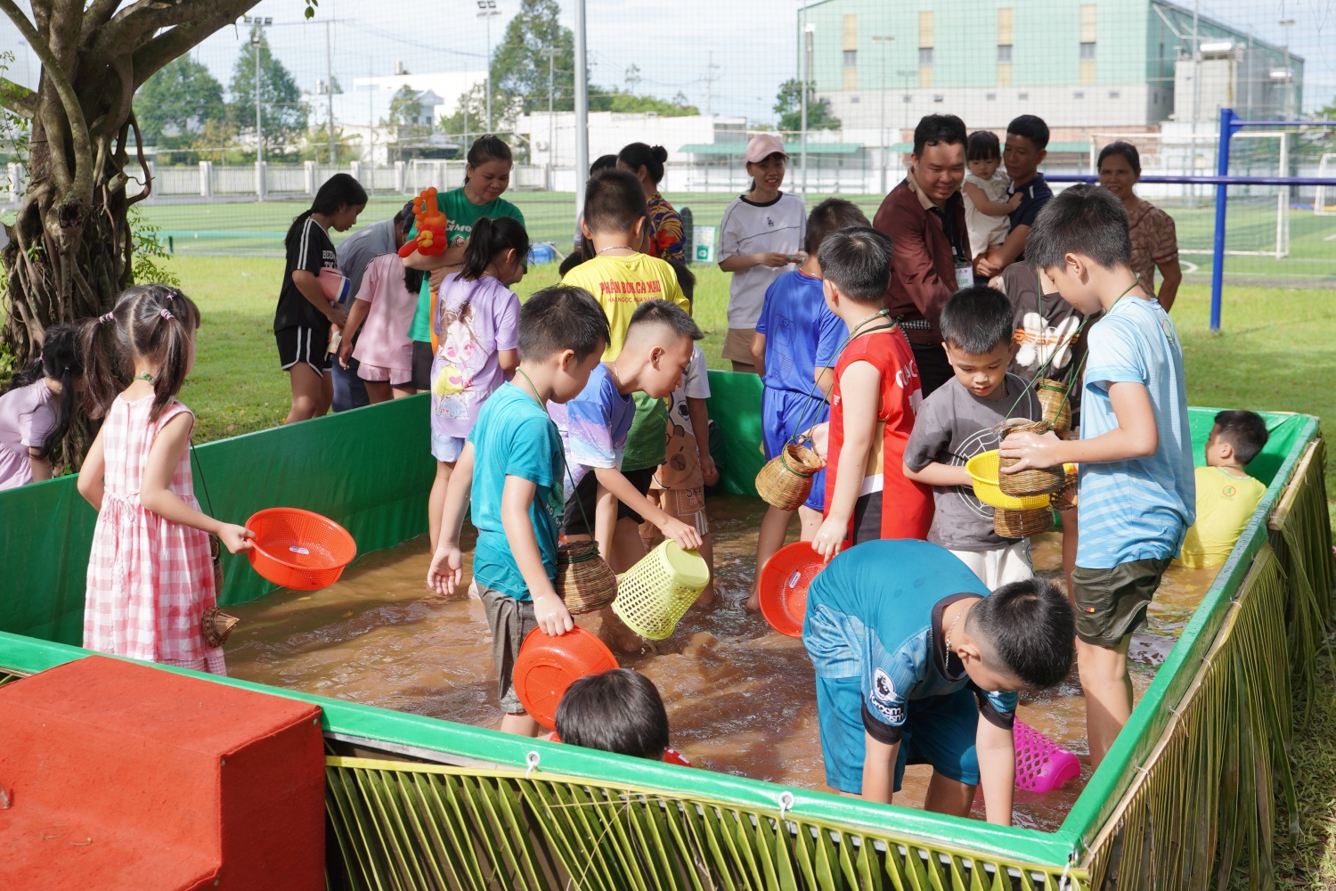 Công đoàn và Đoàn Thanh niên PVCFC tổ chức Tết Trung thu 2025 rộn ràng, ngập tràn niềm vui cho con em CBCNV