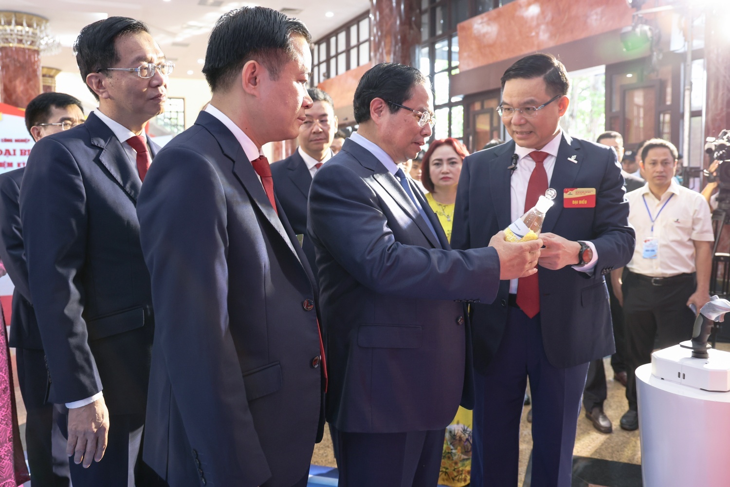 Thủ tướng Chính phủ Phạm Minh Chính khẳng định “Khát vọng vươn xa” và tin tưởng vào “Tiềm năng tươi sáng” của Petrovietnam Thủ tướng Chính phủ Phạm Minh Chính khẳng định “Khát vọng vươn xa” và tin tưởng vào “Tiềm năng tươi sáng” của Petrovietnam