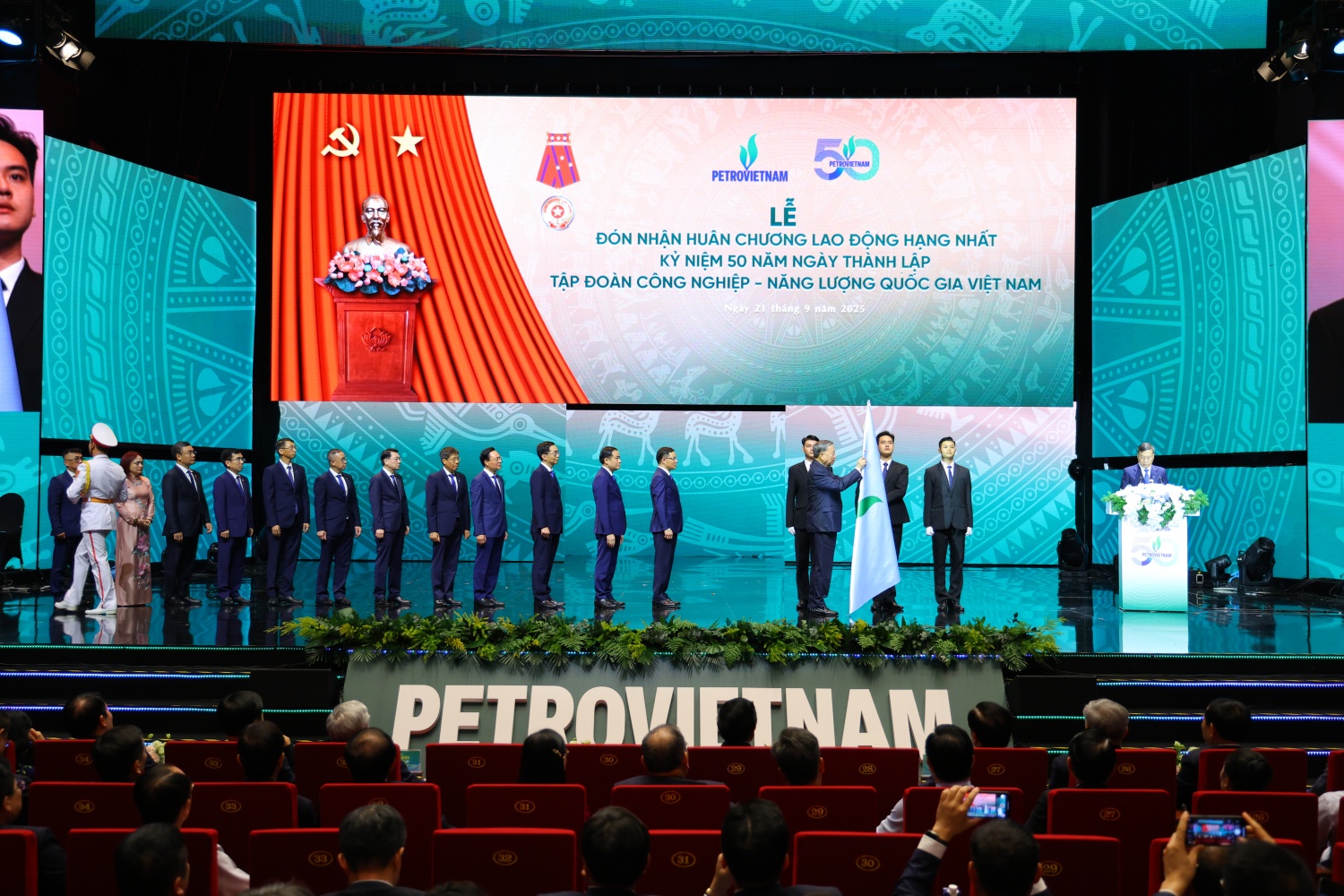 Đảng bộ Petrovietnam - Dấu ấn lãnh đạo toàn diện nhiệm kỳ 2020-2025 Đảng bộ Petrovietnam - Dấu ấn lãnh đạo toàn diện nhiệm kỳ 2020-2025