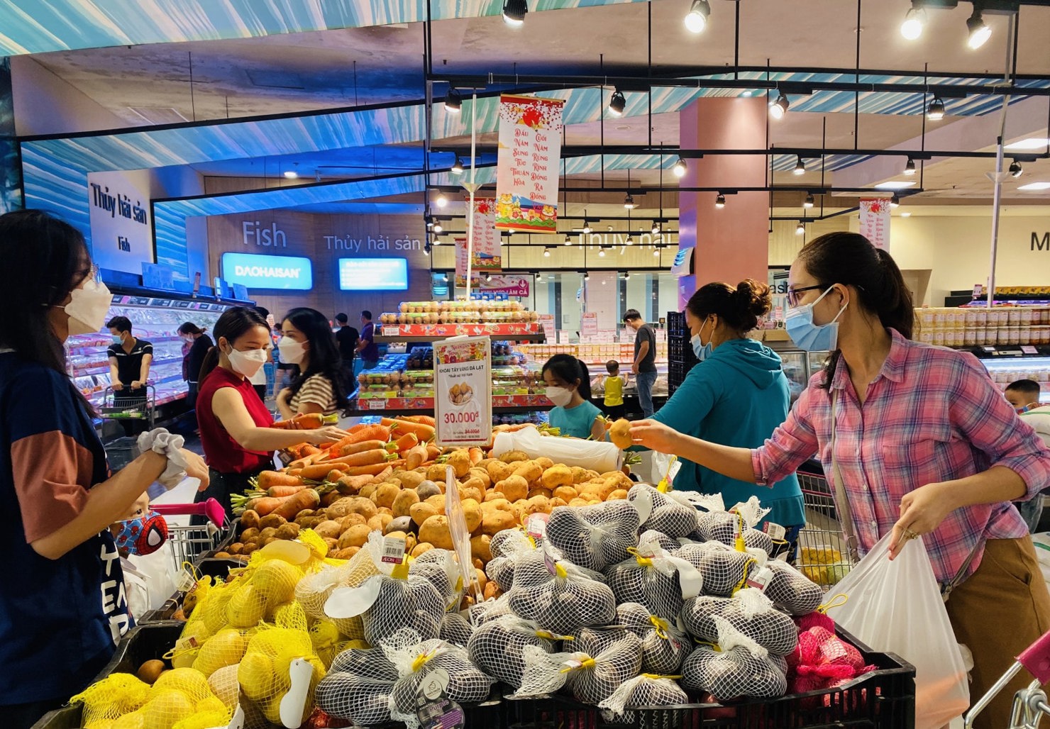 Kích cầu tiêu dùng nội địa là một trong những giải pháp góp phần tăng trưởng kinh tế, kiểm soát lạm phát.