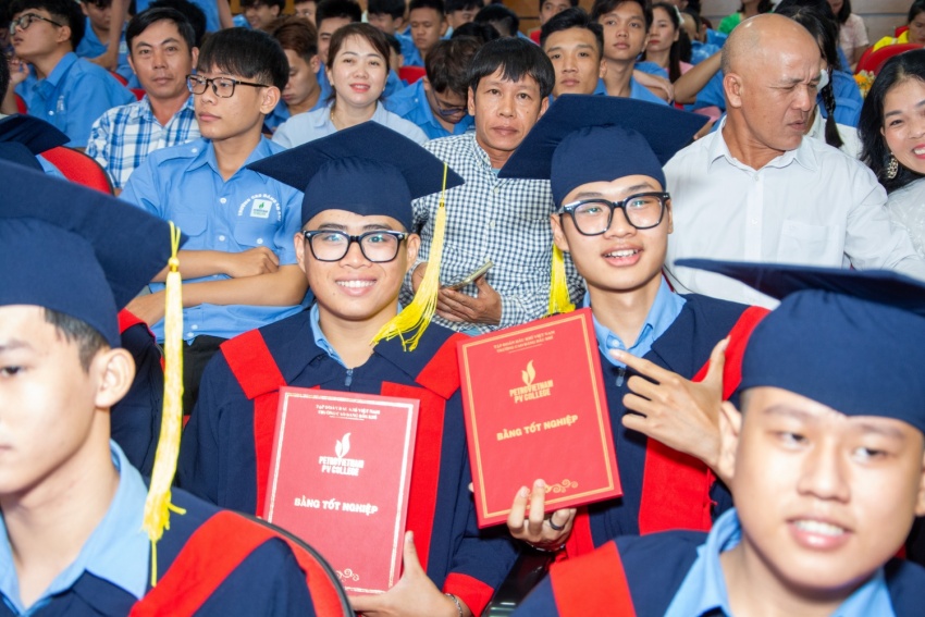 PV College tổ chức Lễ khai giảng năm học mới 2025-2026 và trao bằng tốt nghiệp năm 2025
