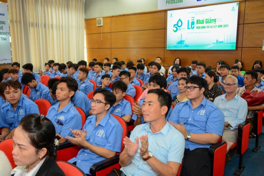 PV College tổ chức Lễ khai giảng năm học mới 2025-2026 và trao bằng tốt nghiệp năm 2025