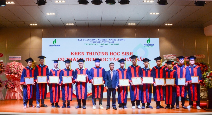 PV College tổ chức Lễ khai giảng năm học mới 2025-2026 và trao bằng tốt nghiệp năm 2025