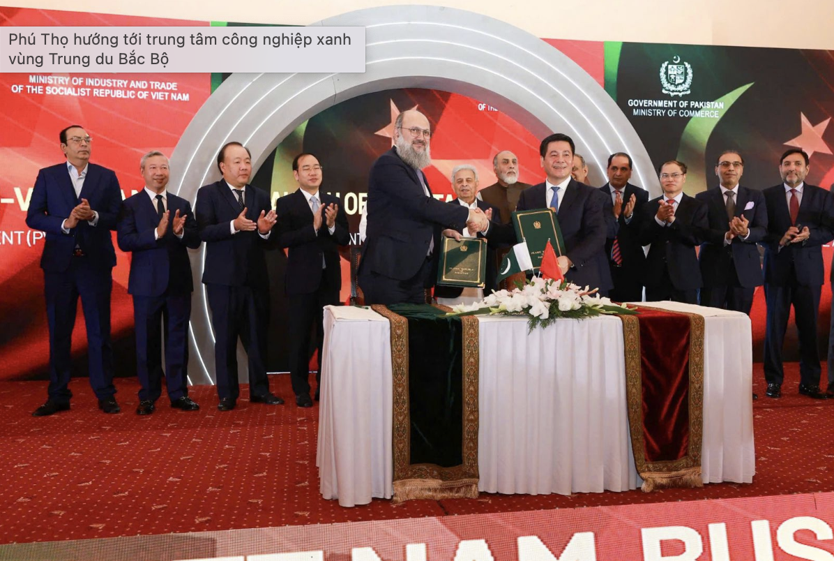 Bộ trưởng Bộ C&ocirc;ng Thương Nguyễn Hồng Di&ecirc;n v&agrave; Bộ trưởng Bộ Thương mại Pakistan Jam Kamal Khan đ&atilde; ch&iacute;nh thức k&yacute; Tuy&ecirc;n bố chung khởi động đ&agrave;m ph&aacute;n Thỏa thuận Thương mại Ưu đ&atilde;i (PTA) Việt Nam - Pakistan.