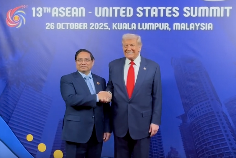 Cuộc gặp giữa Thủ tướng Phạm Minh Chính và Tổng thống Hoa Kỳ Donald Trump được truyền thông quốc tế quan tâm. Ảnh: VGP.
