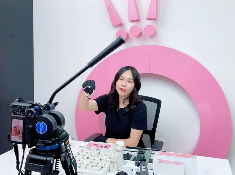 Quy trình tư vấn chuyên nghiệp giúp Pandora nhận được nhiều đánh giá tích cực trên Shopee Premium, tỷ lệ khách hàng quay lại cao