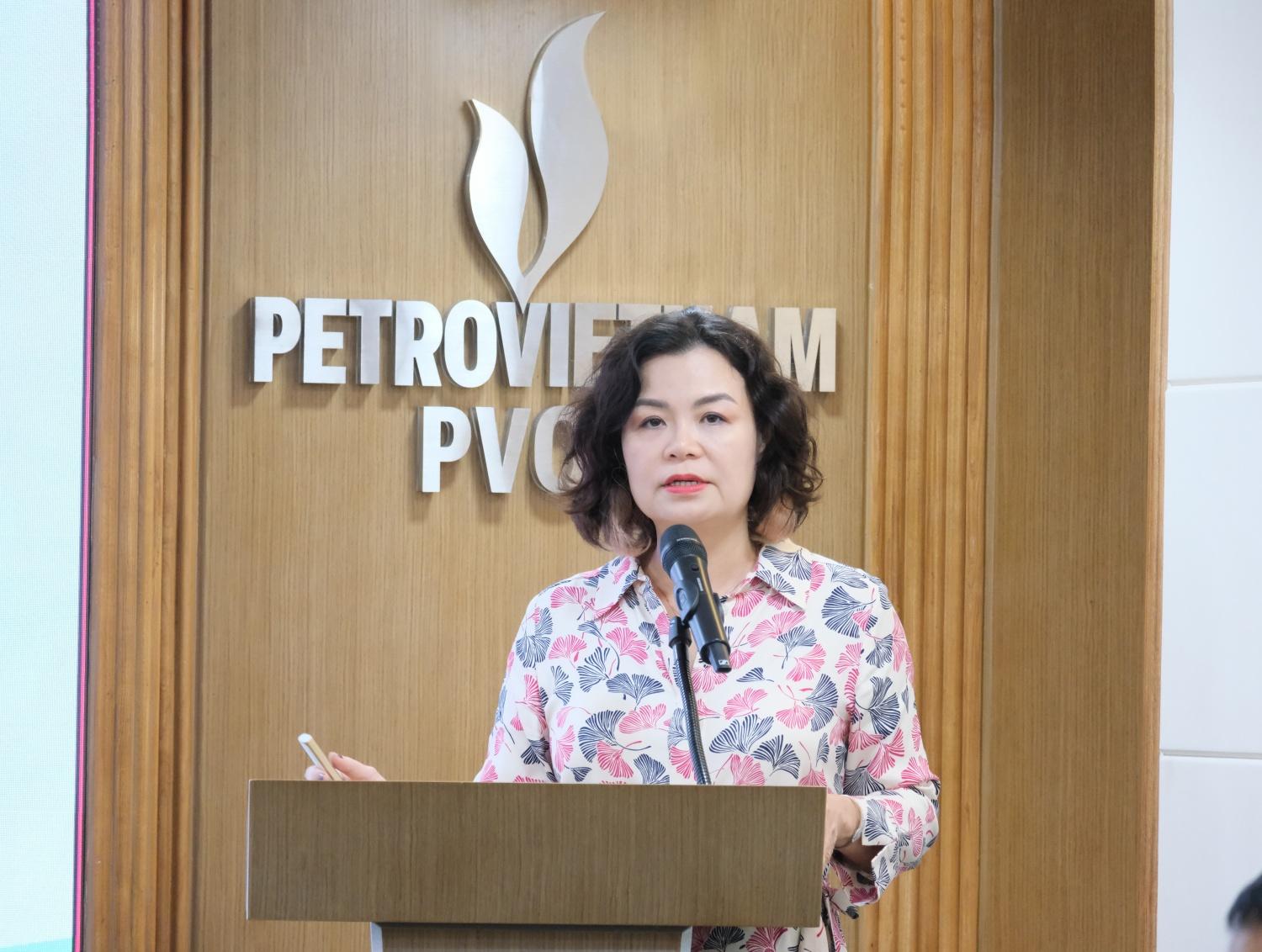 Bà Lê Thị Thu Hương – Phó Tổng Giám đốc, Phó Trưởng Ban chỉ đạo, Chủ tịch Hội đồng khoa học Tổng công ty trình bày nội dung chính Chương trình hành động về đột phá phát triển KHCN, ĐMST và CĐS giai đoạn 2025-2030 tại PVOIL. Bà Lê Thị Thu Hương – Phó Tổng Giám đốc, Phó Trưởng Ban chỉ đạo, Chủ tịch Hội đồng khoa học Tổng công ty trình bày nội dung chính Chương trình hành động về đột phá phát triển KHCN, ĐMST và CĐS giai đoạn 2025-2030 tại PVOIL.