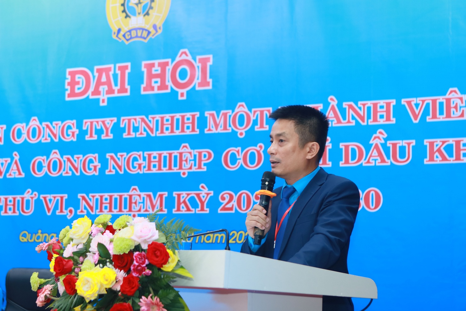 Đồng chí Huỳnh Tấn Bình - Chủ tịch Công đoàn PVSM báo cáo kết quả hoạt động và các nhiệm vụ trong tâm trong nhiệm kỳ mới của Công đoàn PVSM. Đồng chí Huỳnh Tấn Bình - Chủ tịch Công đoàn PVSM báo cáo kết quả hoạt động và các nhiệm vụ trong tâm trong nhiệm kỳ mới của Công đoàn PVSM.