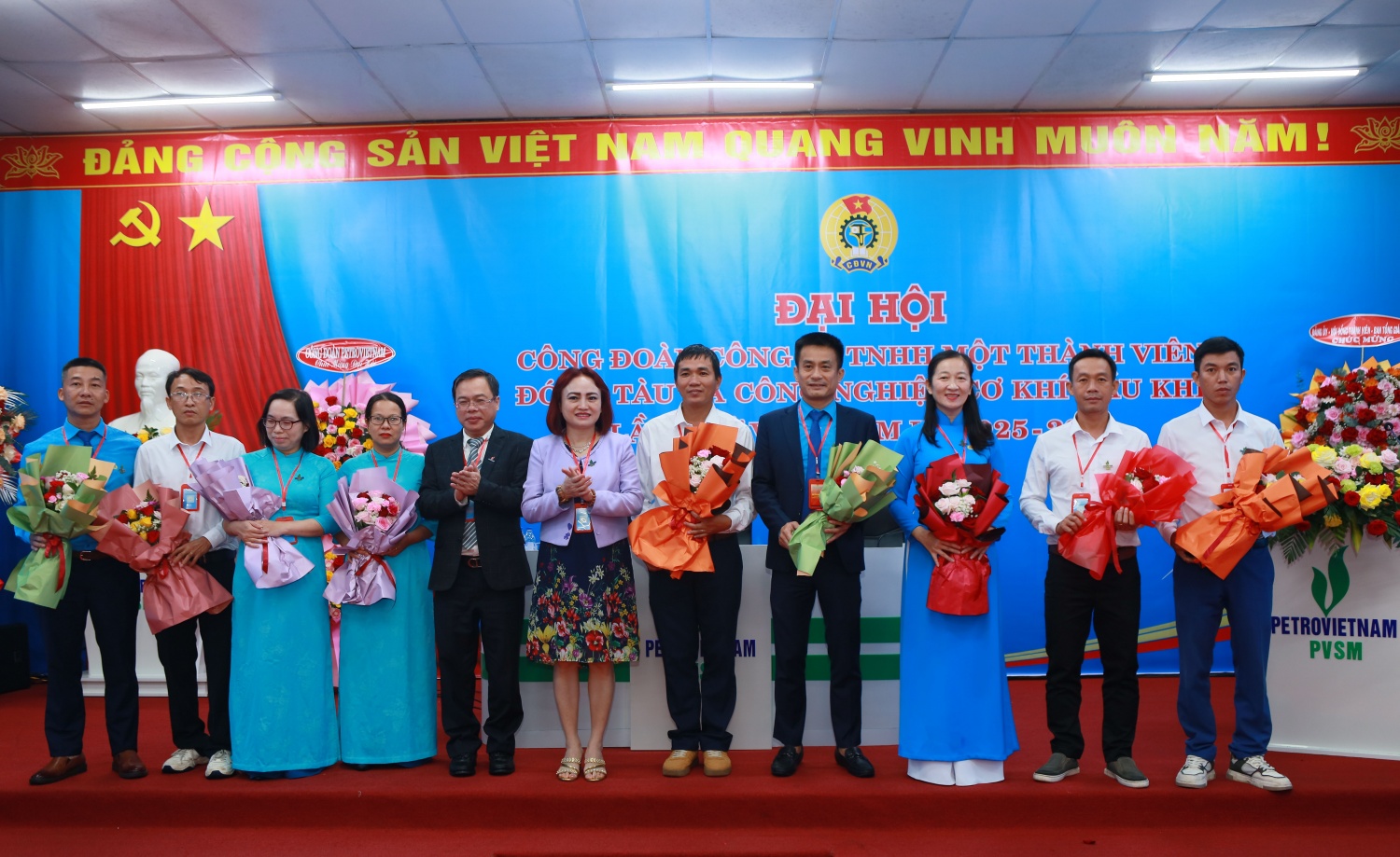 Ban Chấp hành Công đoàn PVSM nhiệm kỳ 2025 - 2030 gồm 9 đồng chí ra mắt Đại hội. Ban Chấp hành Công đoàn PVSM nhiệm kỳ 2025 - 2030 gồm 9 đồng chí ra mắt Đại hội.