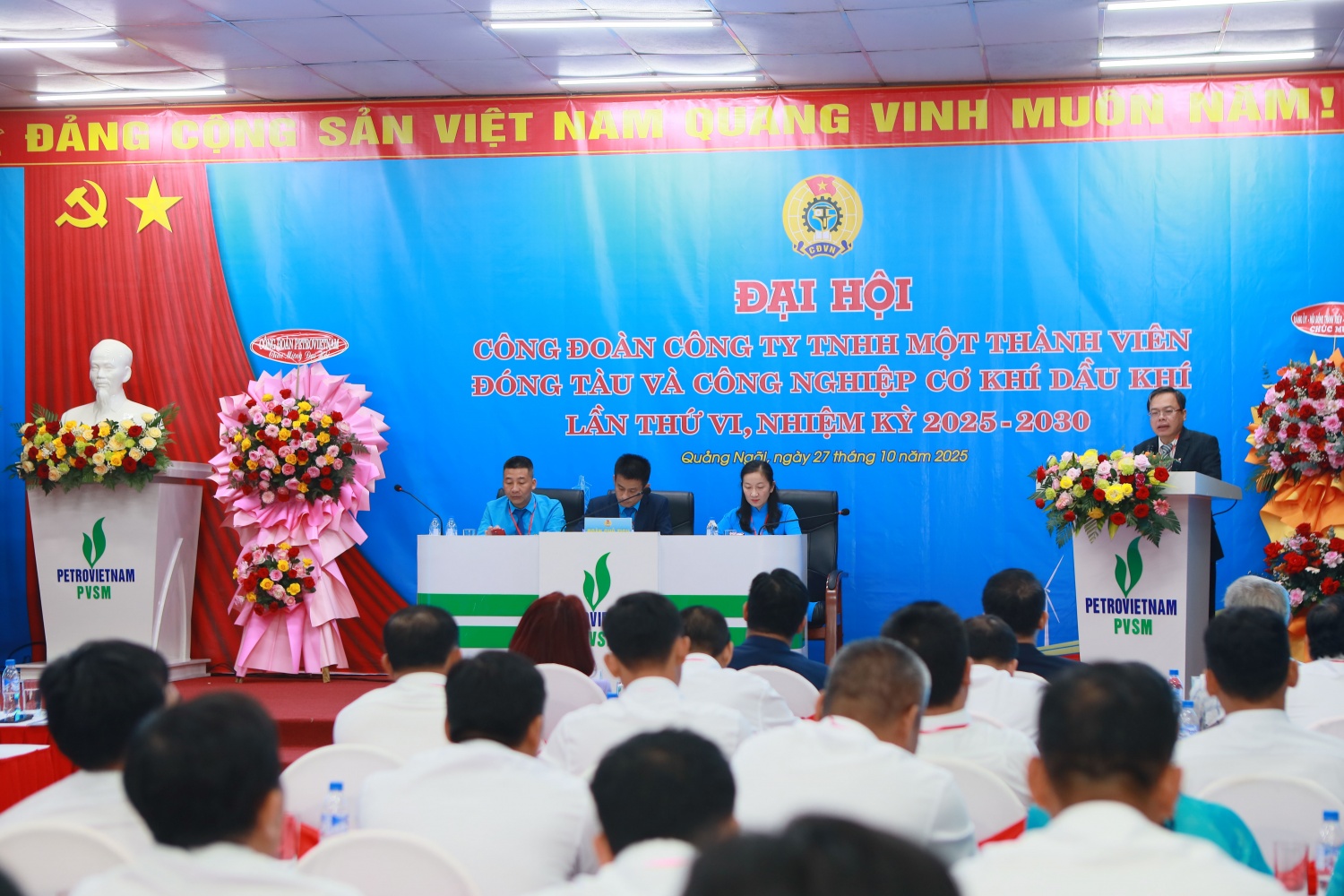 Đồng chí Nguyễn Anh Minh - Phó Bí thư Đảng uỷ, Tổng Giám đốc PVSM phát biểu nhấn mạnh về những đóng góp tích cực của Công đoàn PVSM, đặc biệt trong công tác chăm lo đời sống NLĐ của đơn vị. Đồng chí Nguyễn Anh Minh - Phó Bí thư Đảng uỷ, Tổng Giám đốc PVSM phát biểu nhấn mạnh về những đóng góp tích cực của Công đoàn PVSM, đặc biệt trong công tác chăm lo đời sống NLĐ của đơn vị.