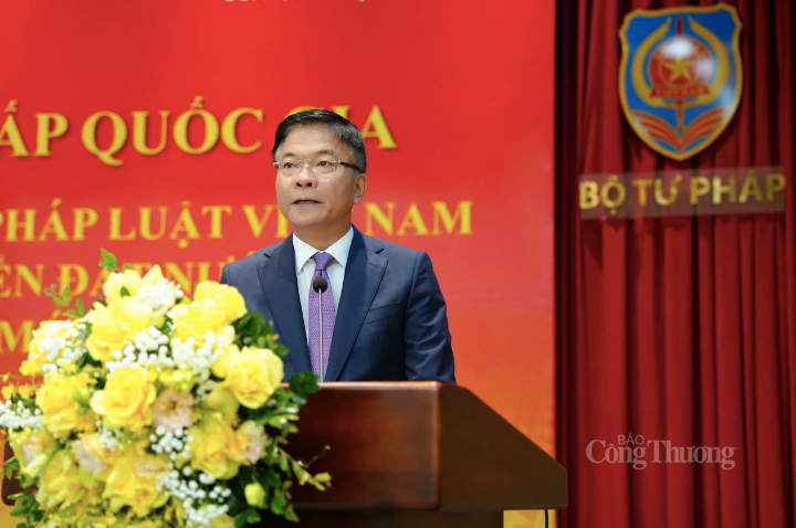 Phó Thủ tướng Chính phủ Lê Thành Long phát biểu khai mạc hội thảo.