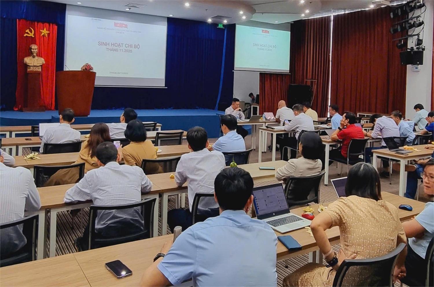 Đảng bộ Nghiên cứu Khoa học và Đào tạo sinh hoạt chi bộ theo chủ đề “Tiên phong - Vượt trội - Bền vững - Toàn cầu”