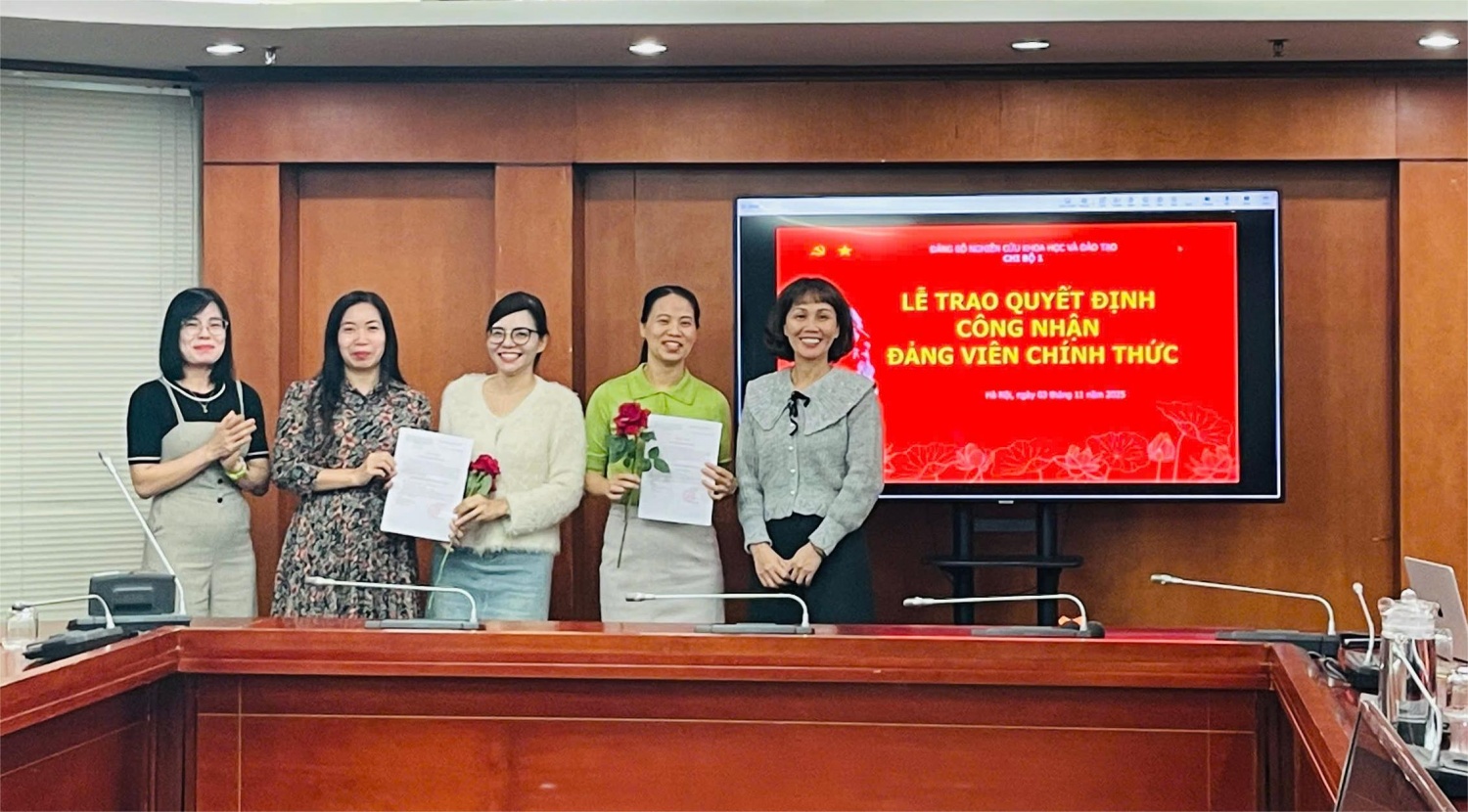 Đảng bộ Nghiên cứu Khoa học và Đào tạo sinh hoạt chi bộ theo chủ đề “Tiên phong - Vượt trội - Bền vững - Toàn cầu”