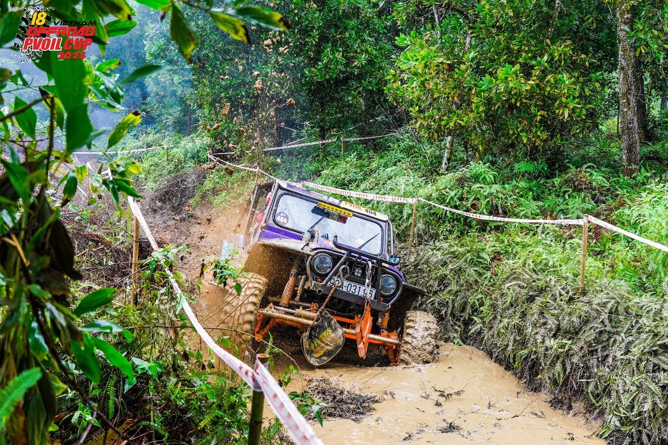 Khai mạc PVOIL VOC 2025, ghi dấu 10 năm đồng hành cùng giải đua xe ô tô địa hình Việt Nam