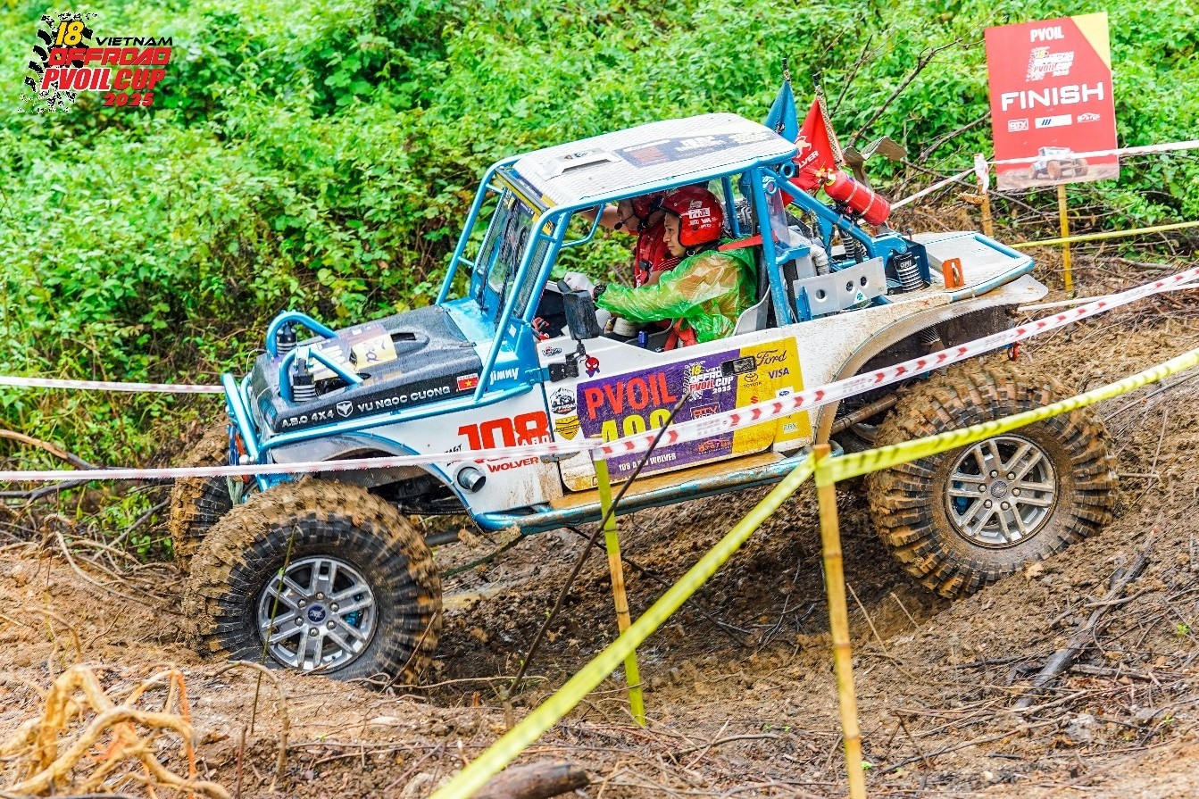 Khai mạc PVOIL VOC 2025, ghi dấu 10 năm đồng hành cùng giải đua xe ô tô địa hình Việt Nam