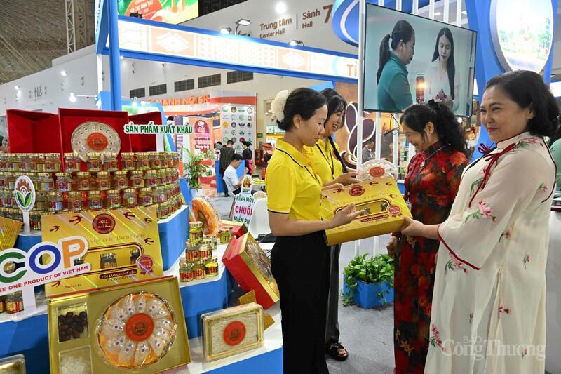 Sản phẩm OCOP được giới thiệu tại Hội chợ Mùa Thu lần thứ nhất - 2025.