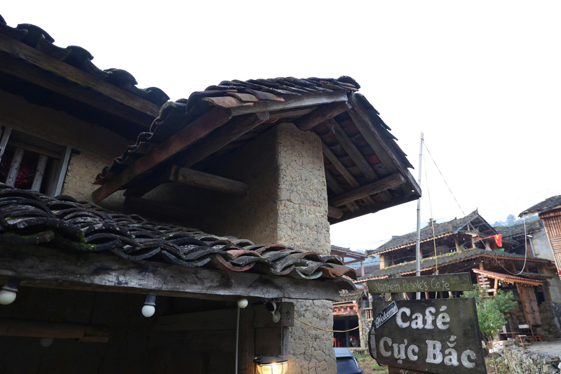 Đến với Lô Lô Chải, du khách được hòa mình vào không gian văn hóa bản địa của người Lô Lô: Từ kiến trúc nhà ở truyền thống tới nếp sống người dân. Ảnh: Lê Phú.