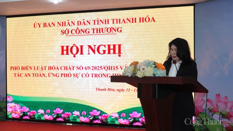 Bà Lưu Thị Nga, Trưởng phòng Quản lý công nghiệp, Sở Công Thương Thanh Hóa phát biểu tại hội nghị. Ảnh: Quốc Huy