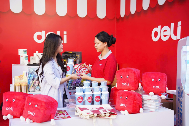 Gian hàng của Deli tại Chương trình Online Friday 2025.