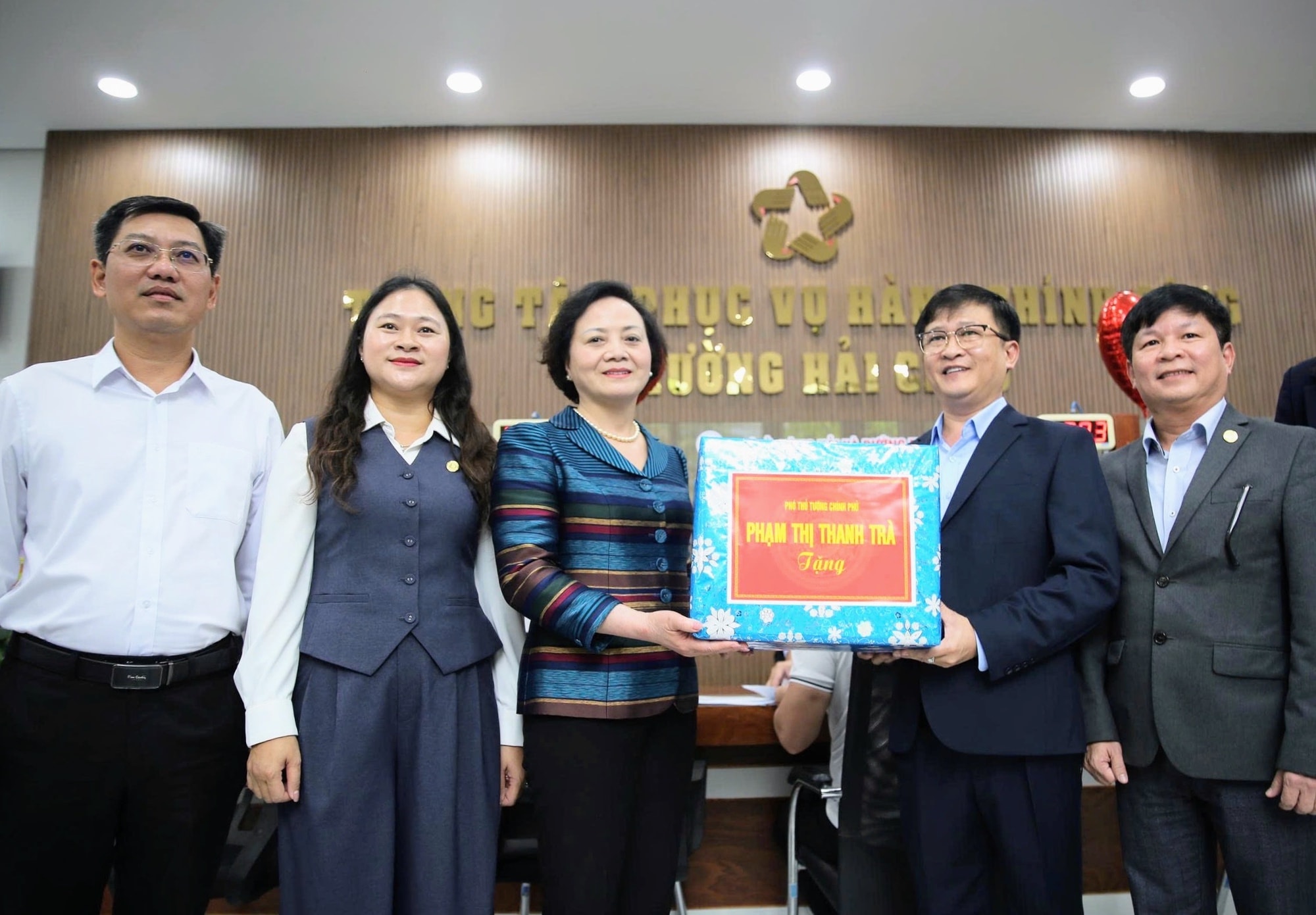 Phó Thủ tướng Phạm Thị Thanh Trà kiểm tra hoạt động Trung tâm phục vụ hành chính công phường Hải Châu, Đà Nẵng- Ảnh 3.