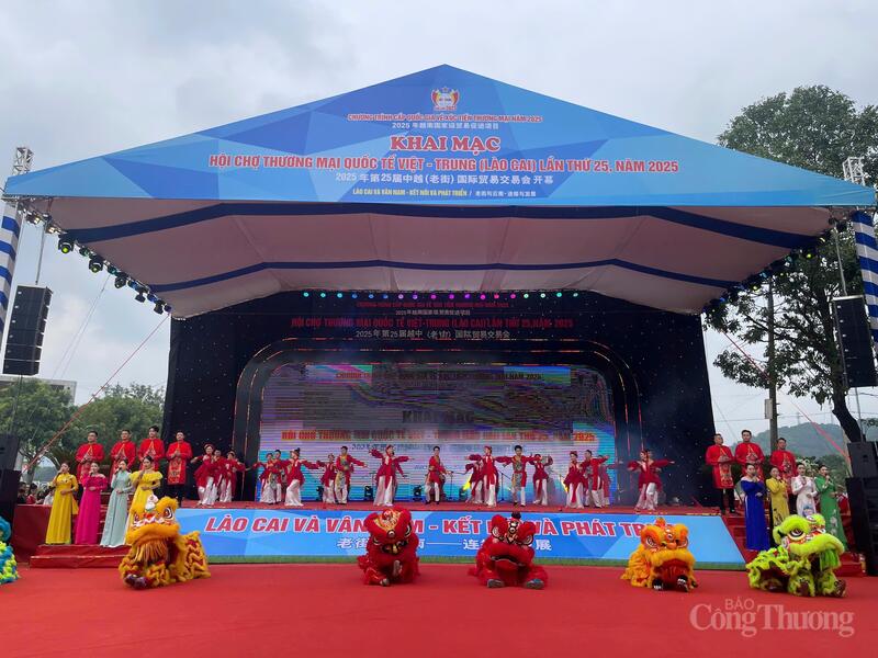 Sự kiện năm nay mang chủ đề “Lào Cai - Vân Nam: Kết nối và Phát triển”, diễn ra từ 19 - 24/11/2025 tại Trung tâm Hội chợ Triển lãm Kim Thành. Ảnh: Ngọc Hoa