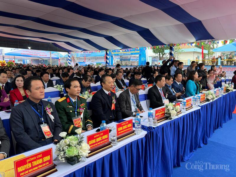 Khai mạc Hội chợ Thương mại Quốc tế Việt – Trung (Lào Cai) lần thứ 25 - 2