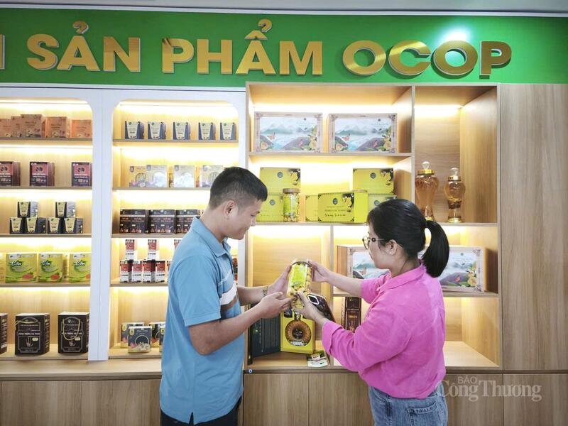 Nhiều sản phẩm OCOP sau chứng nhận đã thay đổi hấp dẫn về mẫu mã, bao bì, truy xuất nguồn gốc, đủ điều kiện tham gia hệ thống phân phối hiện đại.