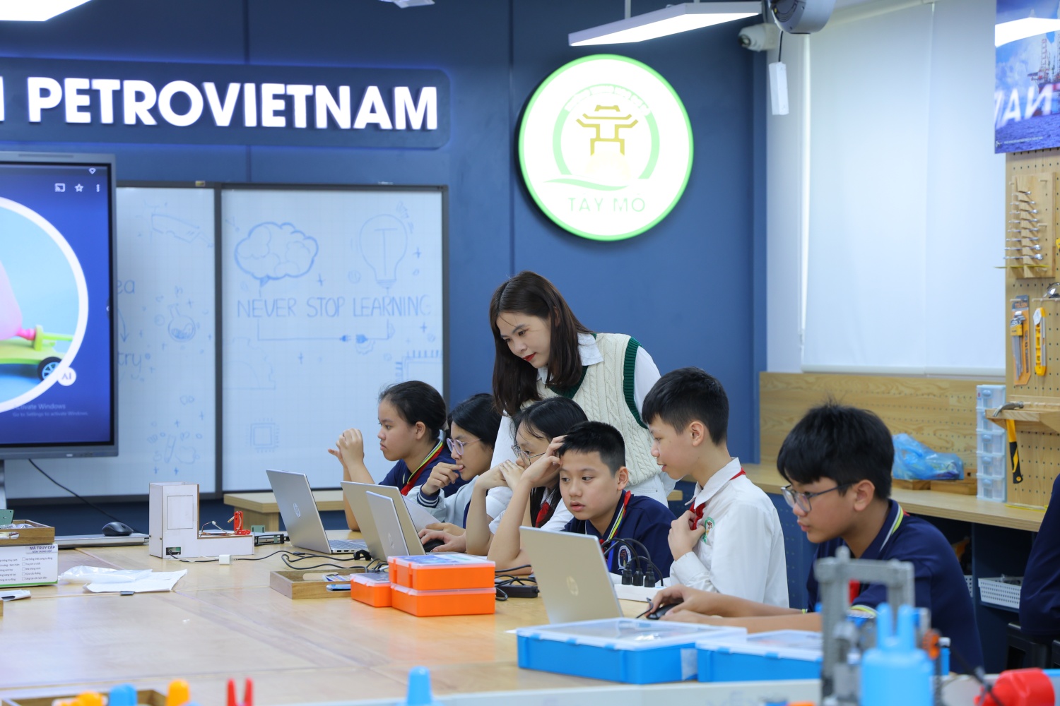 Khi STEM Innovation Petrovietnam thắp lên ngọn lửa sáng tạo từ Bắc vào Nam Khi STEM Innovation Petrovietnam thắp lên ngọn lửa sáng tạo từ Bắc vào Nam