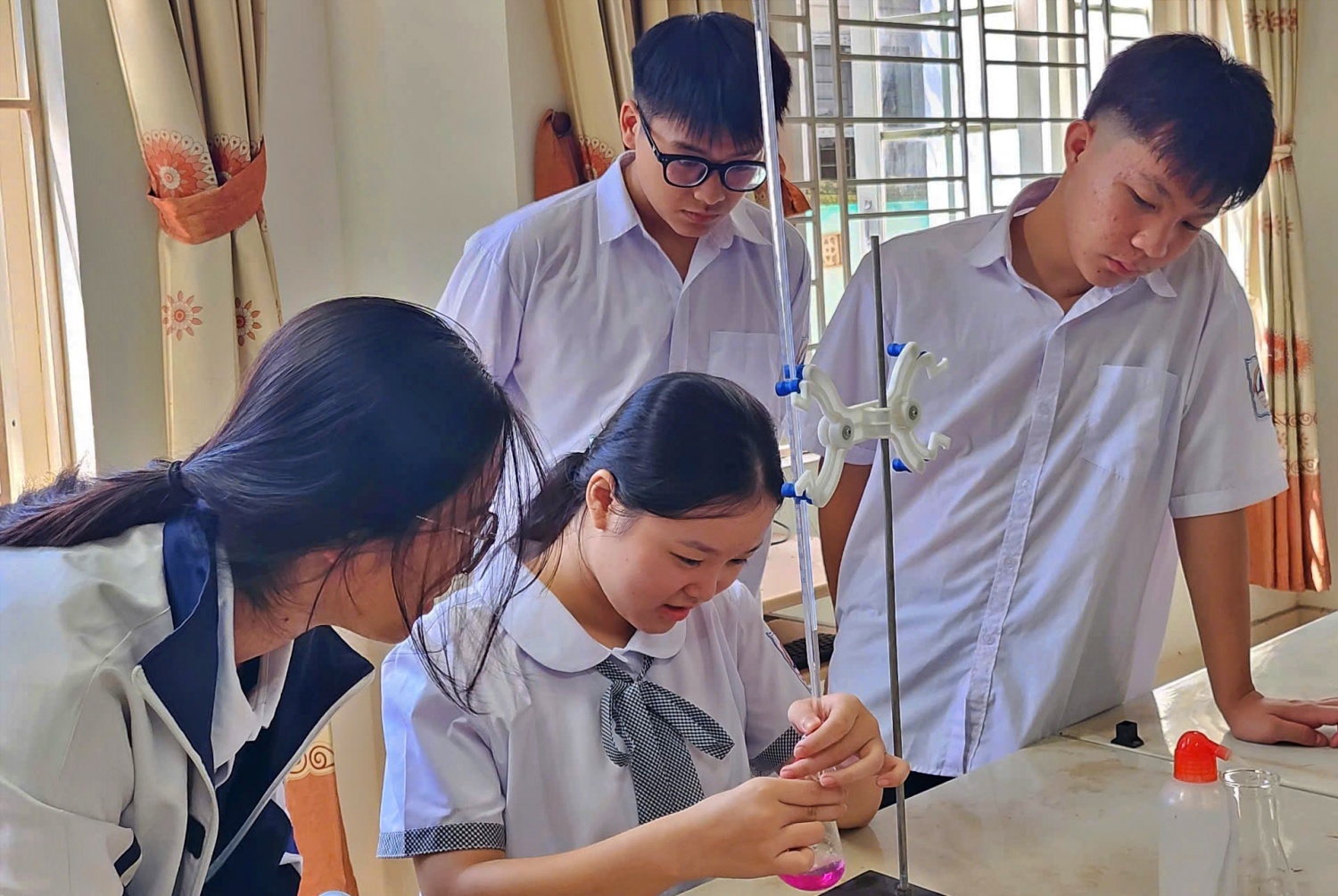 Khi STEM Innovation Petrovietnam thắp lên ngọn lửa sáng tạo từ Bắc vào Nam Khi STEM Innovation Petrovietnam thắp lên ngọn lửa sáng tạo từ Bắc vào Nam