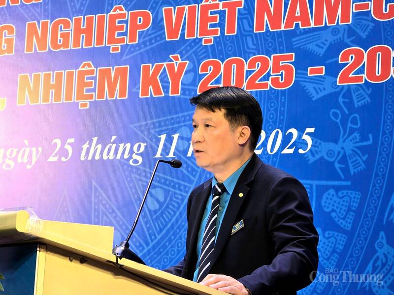 Ông  Mai Mạnh Dũng - Chủ tịch Công đoàn VEAM phát biểu khai mạc Đại hội
