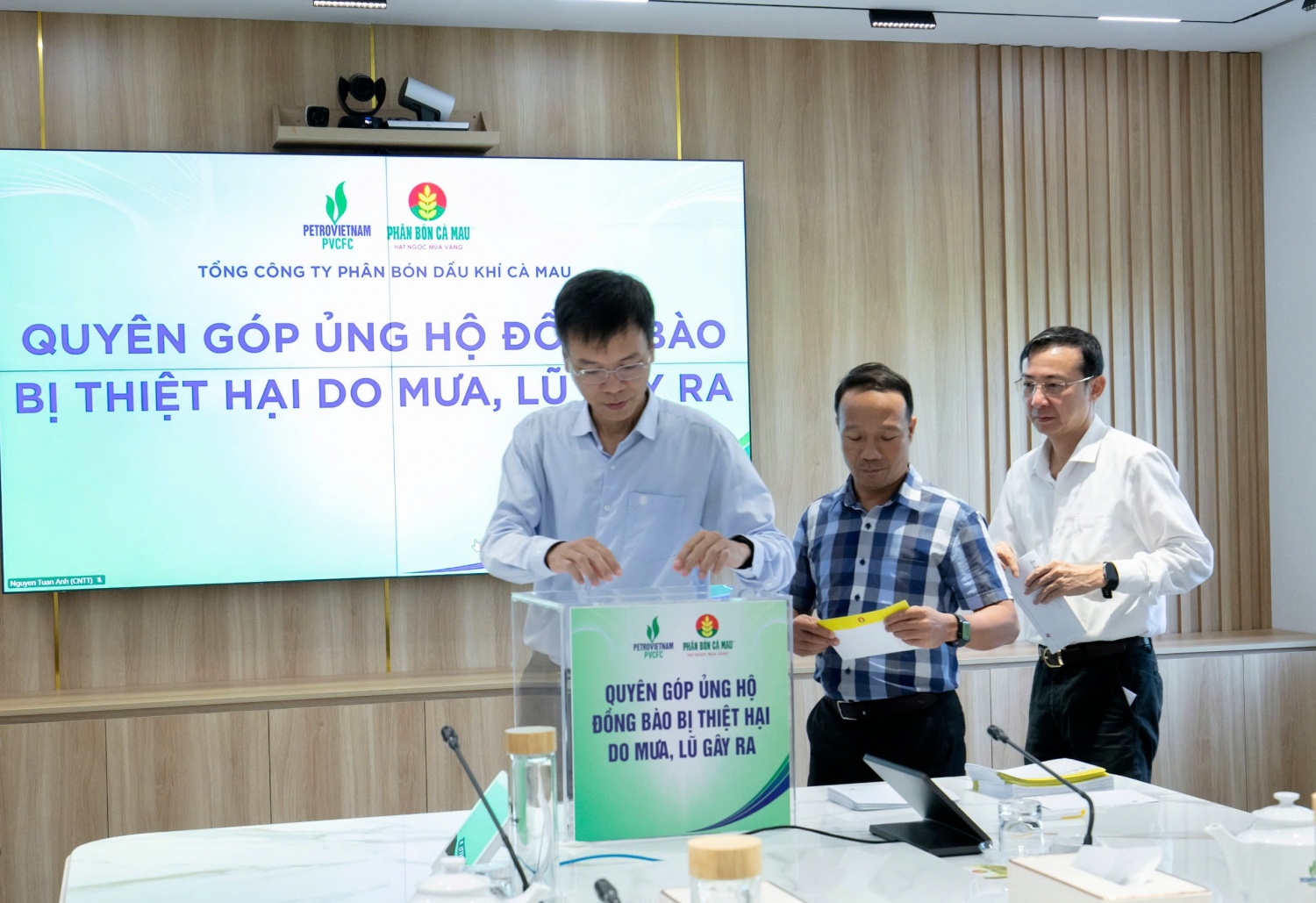 PVCFC tổ chức quyên góp ủng hộ đồng bào miền Trung, Tây Nguyên bị thiệt hại do mưa lũ