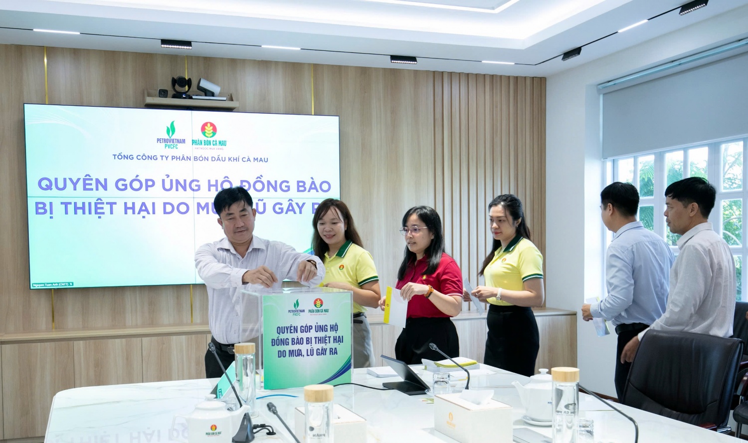 PVCFC tổ chức quyên góp ủng hộ đồng bào miền Trung, Tây Nguyên bị thiệt hại do mưa lũ