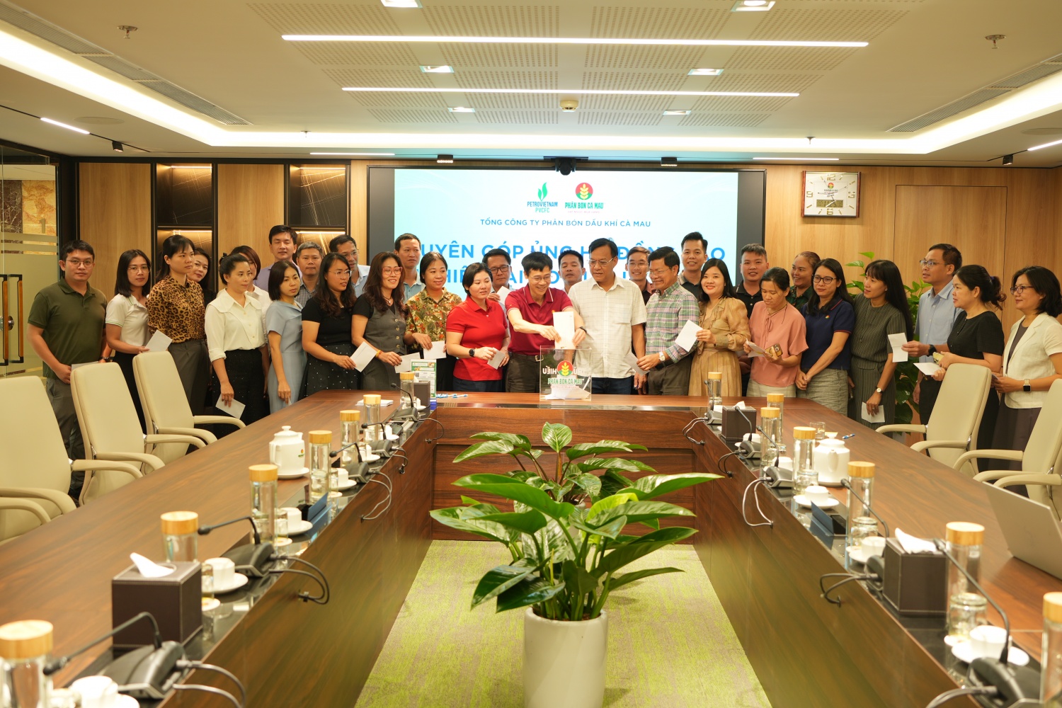 PVCFC tổ chức quyên góp ủng hộ đồng bào miền Trung, Tây Nguyên bị thiệt hại do mưa lũ