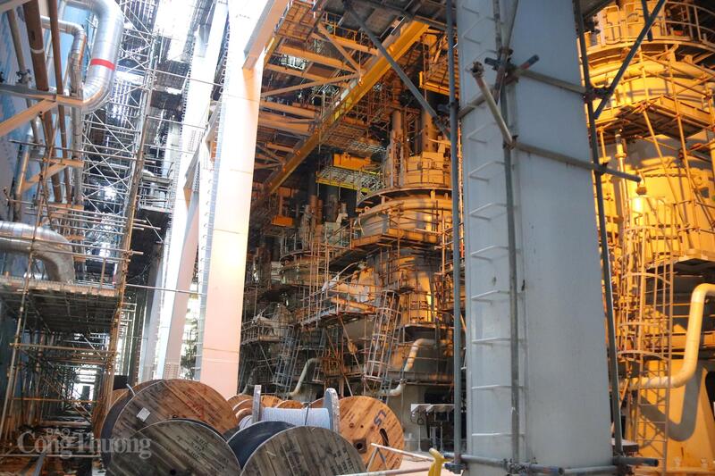 EVNPMB2 cùng các nhà thầu đang tập trung cao độ, phấn đấu hòa lưới tổ máy 1 trong tháng 12/2025, phát điện thương mại tổ máy 1 trong tháng 5/2026 và tổ máy 2 vào tháng 10/2026. Ảnh: Thanh Tuấn