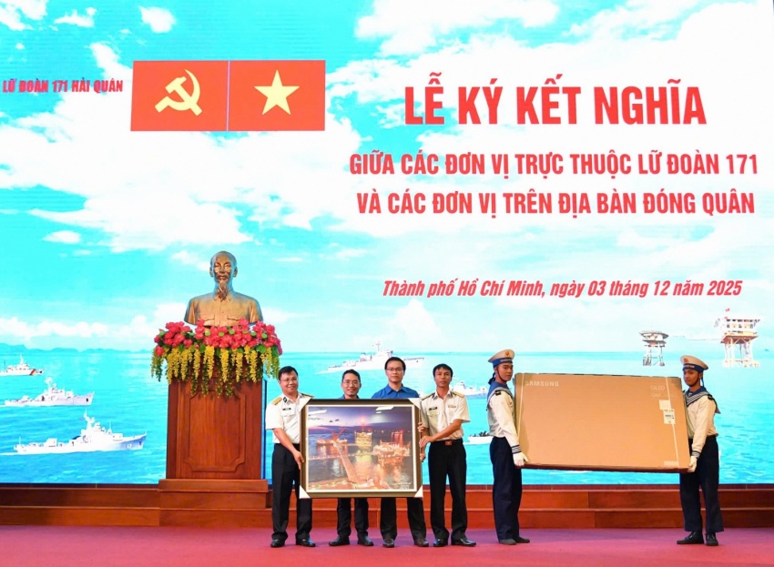 Đoàn Thanh niên Vietsovpetro và Xí nghiệp Xây lắp kết nghĩa với Lữ đoàn 171