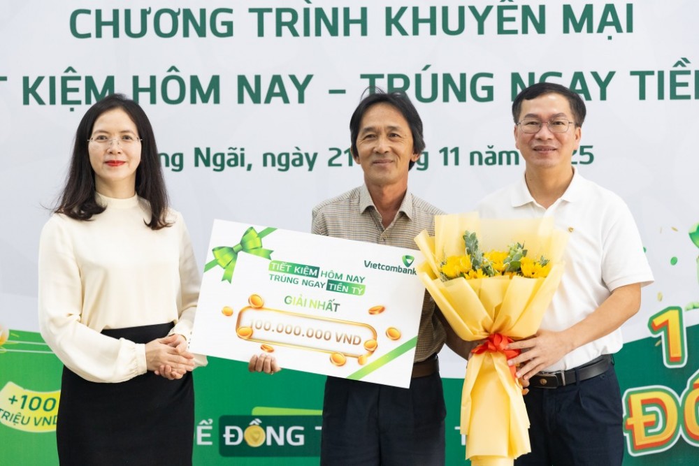 Vietcombank đồng hành cùng khách hàng vun đắp tương lai Vietcombank đồng hành cùng khách hàng vun đắp tương lai