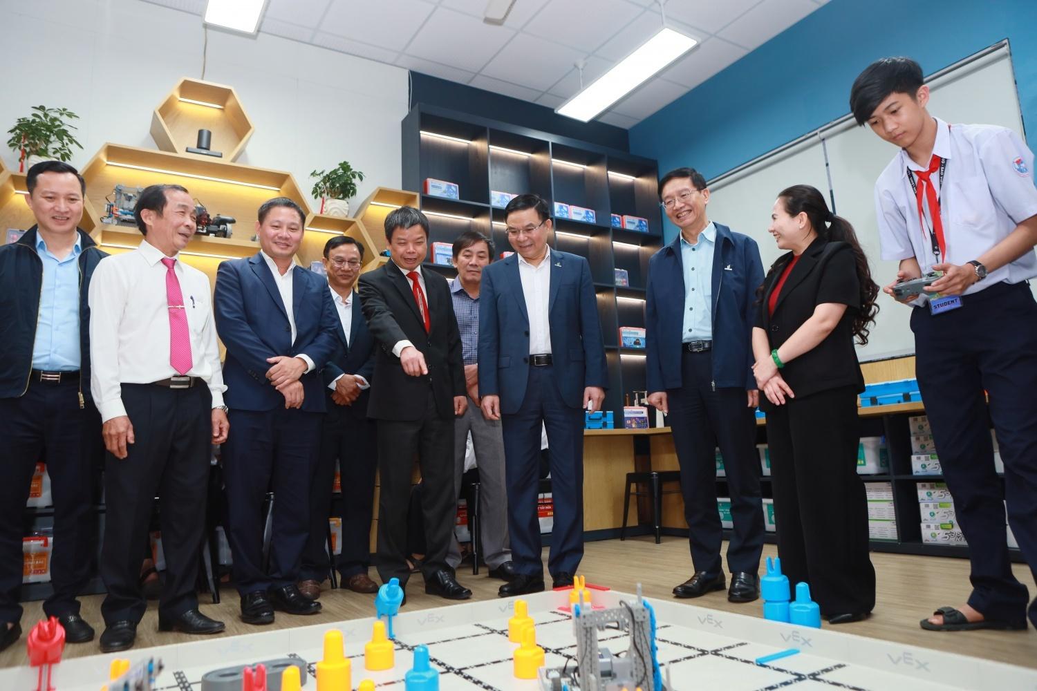 Tín nhiệm quốc tế - Vững vàng trên bản đồ năng lượng. Năm 2025 đánh dấu 03 năm liên tiếp (2023 – 2025) BSR được xếp hạng tín nhiệm BB+ ở hạng mục Triển vọng ổn định, khẳng định năng lực tài chính bền vững và tiềm năng phát triển mạnh mẽ. Tín nhiệm quốc tế - Vững vàng trên bản đồ năng lượng. Năm 2025 đánh dấu 03 năm liên tiếp (2023 – 2025) BSR được xếp hạng tín nhiệm BB+ ở hạng mục Triển vọng ổn định, khẳng định năng lực tài chính bền vững và tiềm năng phát triển mạnh mẽ.