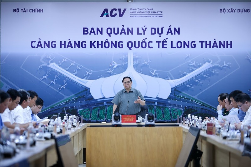 Thủ tướng Phạm Minh Chính phát biểu tại cuộc họp với các bộ ngành, địa phương, cơ quan. Ảnh: VGP/Nhật Bắc